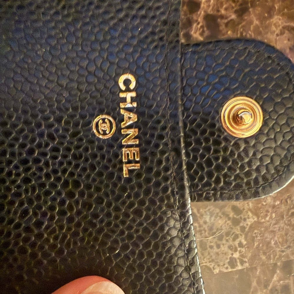 CHANEL Black classic caviar quilted wallet with gold hardware - Picture 6 of 16